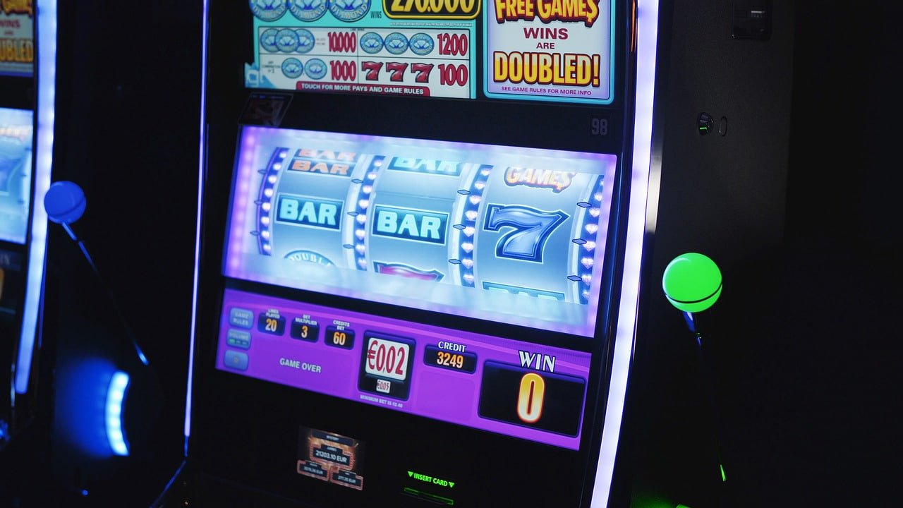 Sports and casino-style sections inside app 1777 for adults